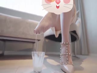 #乱伦_#母子乱伦_网红娜娜演绎后妈被儿子用牛奶泼洒全身后入2