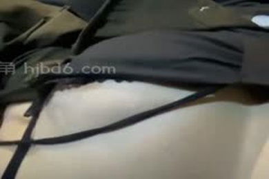 让表妹穿上那身我梦寐以求的黑丝带她再次来到沙滩上演了一场手撕黑丝爆操表妹那叫声我觉得周围人都听到了干完才发现踏马竟然还有监控