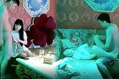 歌厅探花商K达人夜夜笙歌包间淫乱继续兄弟两人重金3P小姐姐苗条漂亮轮番上阵干爽